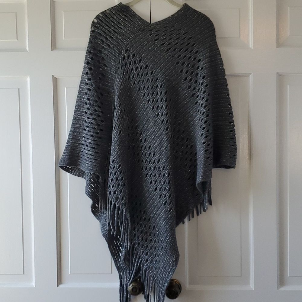 STEVE MADDEN PONCHO OPEN POINTELLE KNIT ONE SIZE BOHO STEEL GRAY SPARKLE FRINGE - Picture 7 of 8